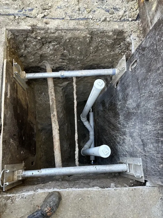 Experienced plumber completing Drain Cleaning work in Mantua